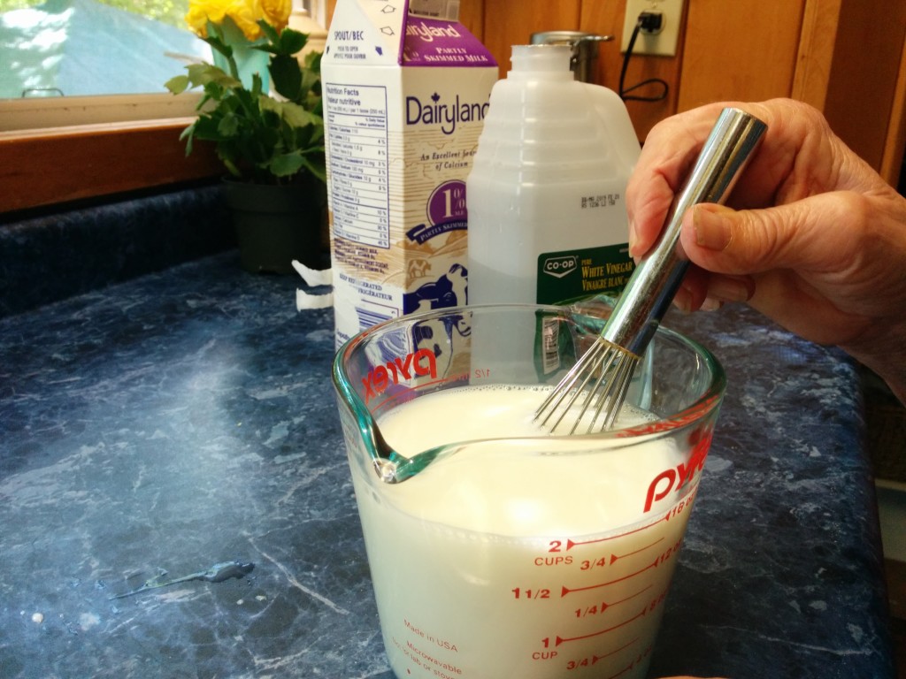 milk and vinegar to make sour milk